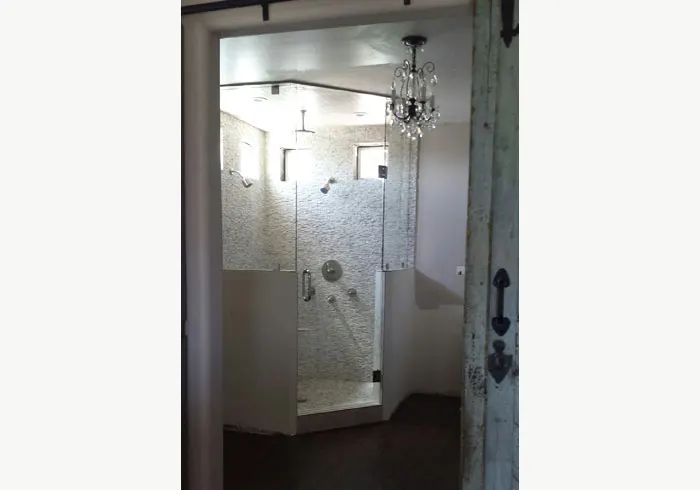 Neo-Angle Shower with Clamps in San Diego, CA