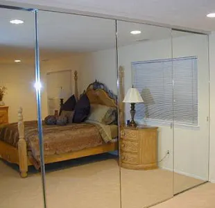 Clear Glass Partition Wall